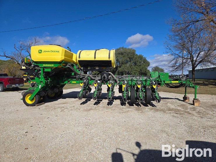 2023-john-deere-1775nt-image-4