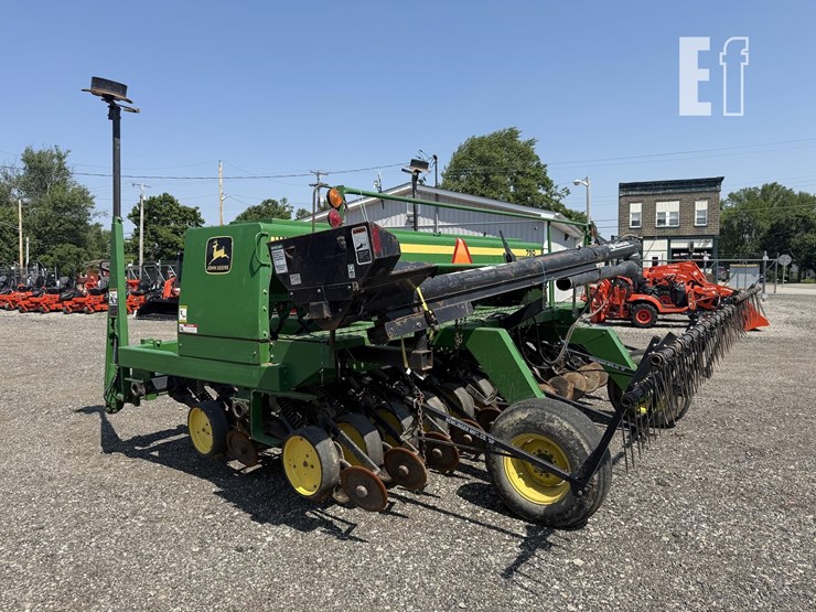 1993-john-deere-750-image-3