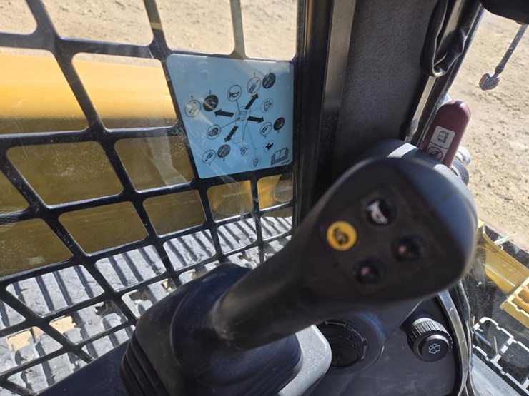 2022-caterpillar-299d-image-22