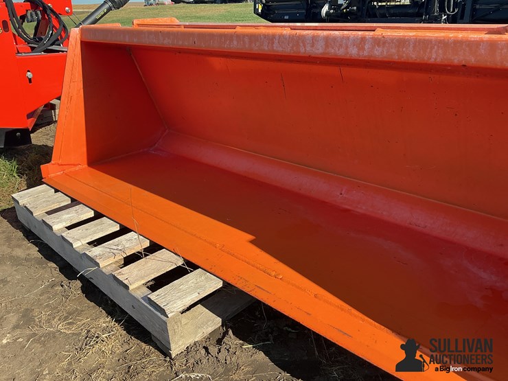 kubota-72"-material-bucket-image-9