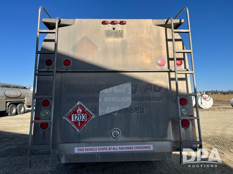 2016-freightliner-petroleum-truck-(jn3388,-unit-2374)-image-35