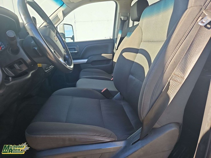 2018-chevrolet-silverado-3500hd-image-11