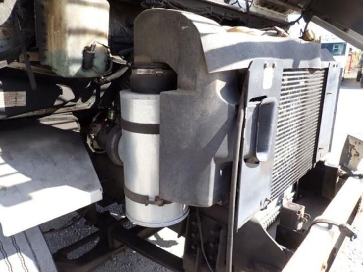 2013-freightliner-mt55-image-32