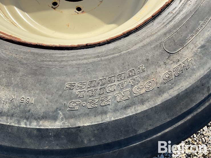 425/65r-22.5-tire-&-rim-image-10
