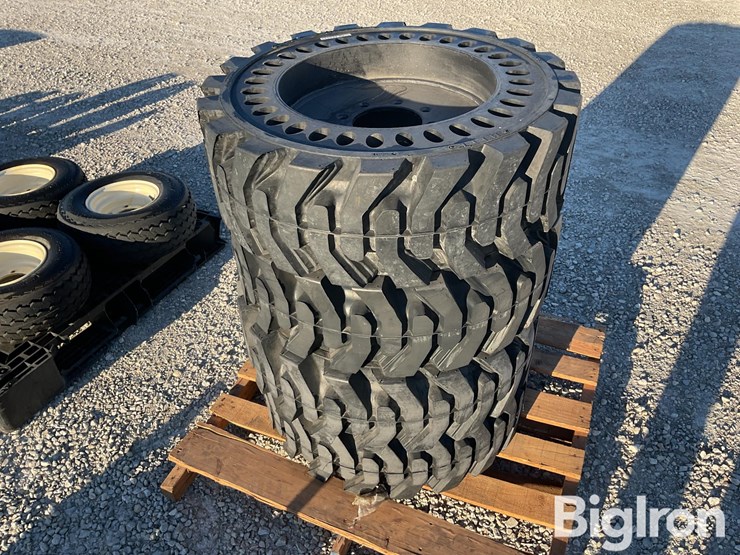 airless-skid-steer-tire-&-rims-image-1