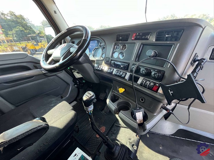 2016-kenworth-t880-image-55