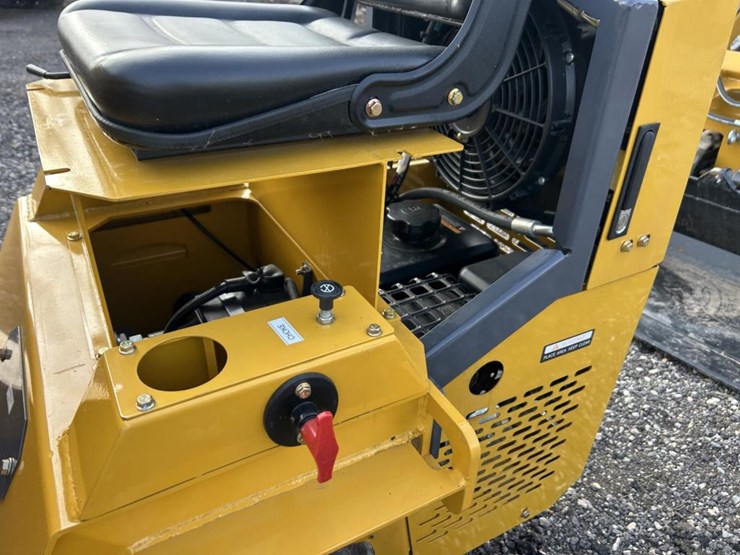 #2711-•-2025-infront-yf400-mini-tracked-skid-steer-image-10