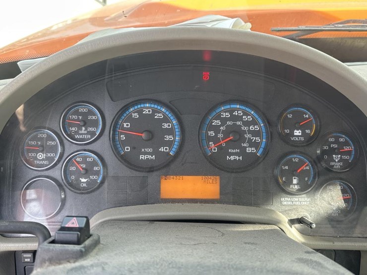 2009-international-7400-image-34