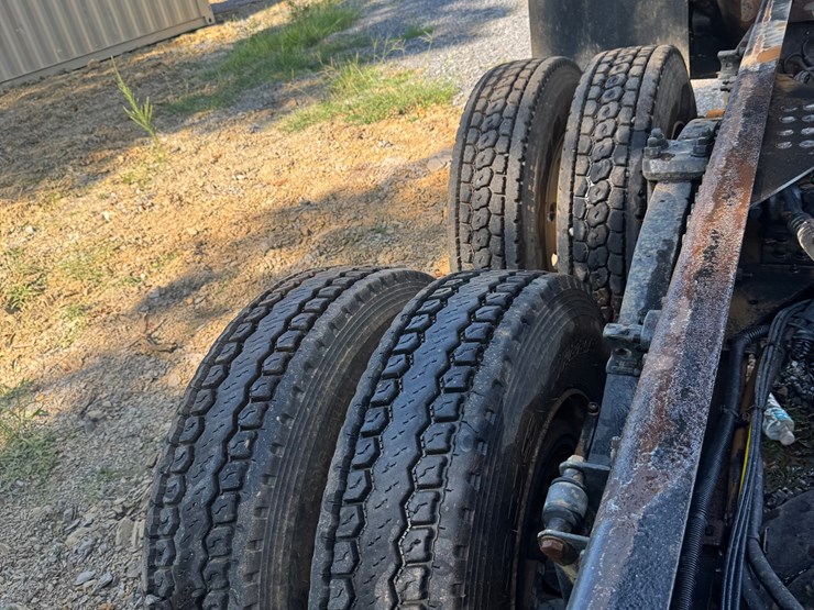 #1302-•-2002-volvo-vhd-truck-with-stainless-dump-bed-image-5