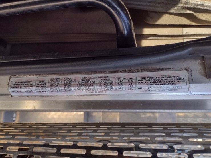 11-peterbilt-truck-tractor^title^-(qea-4044)-image-6