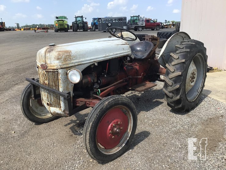 1952-ford-8n-image-2