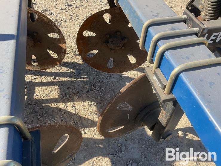 blu-jet-pivot-track-closer-image-13