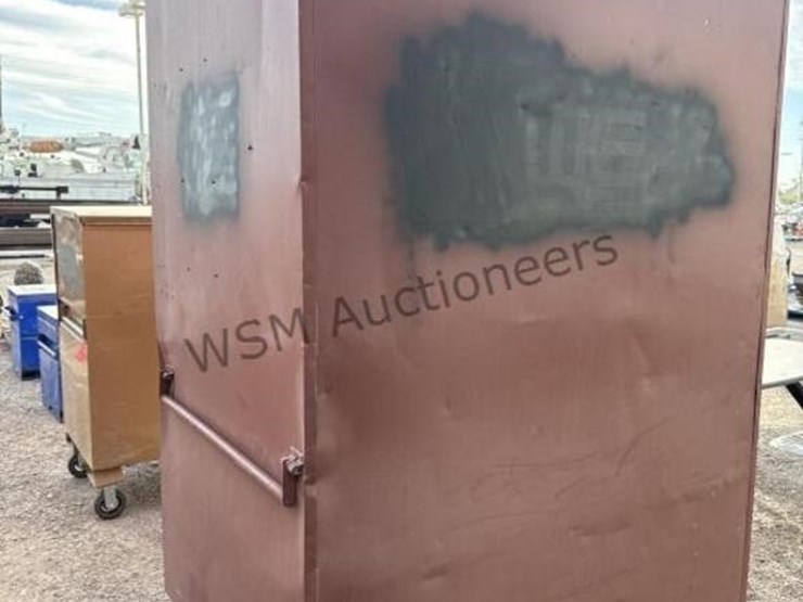 rolling-jobsite-tool-cabinet-with-assorted-tools-image-2