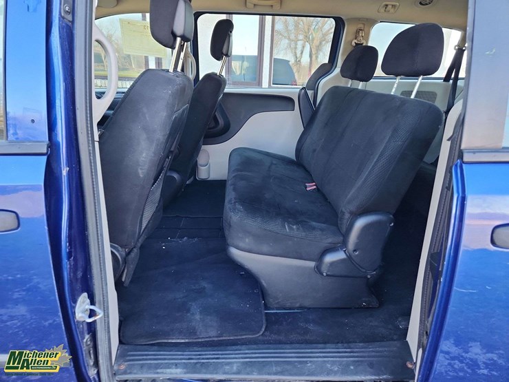 2013-dodge-grand-caravan-image-12