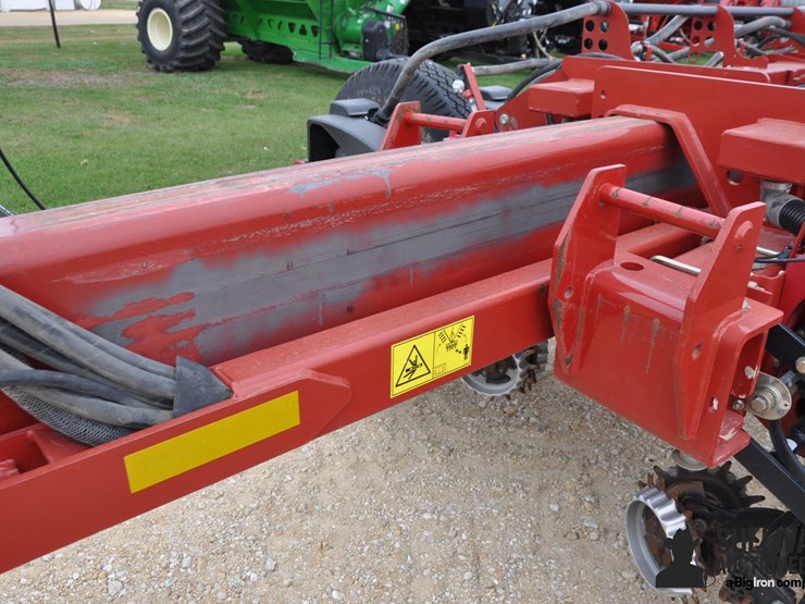 2014-case-ih-1255-image-17