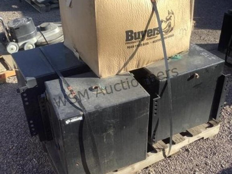 pallet-of-steel-hydraulic-tanks-image-3