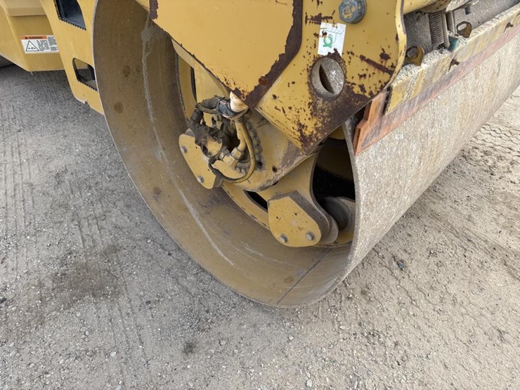 caterpillar-cb-534d-image-13