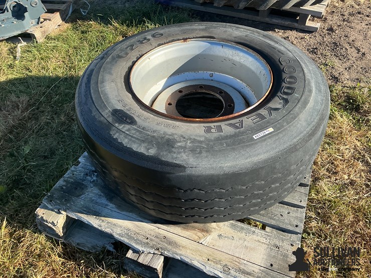 goodyear-385/65r22.5-tire-on-8-bolt-rim-image-4