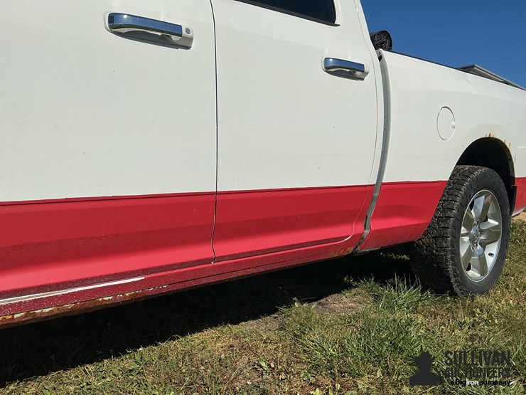 2015-ram-1500-big-horn-image-10