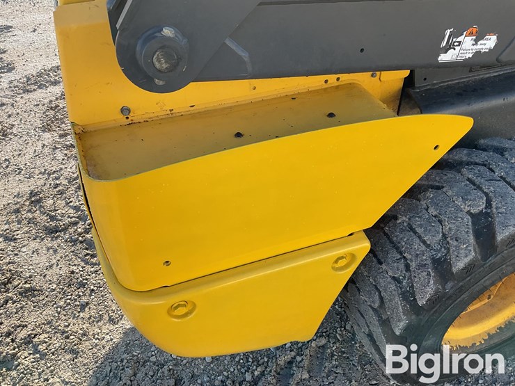 2015-new-holland-l225-image-9