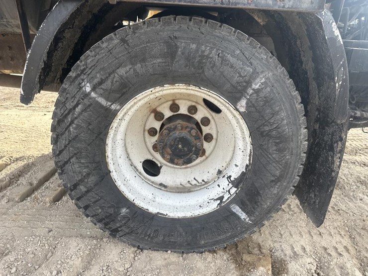 2009-international-7400-image-56