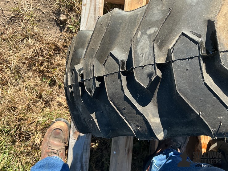 titan-trac-loader-25x8.50-14nhs-tires-on-6-bolt-rims-image-11