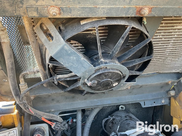 2014-gehl-r220-image-18