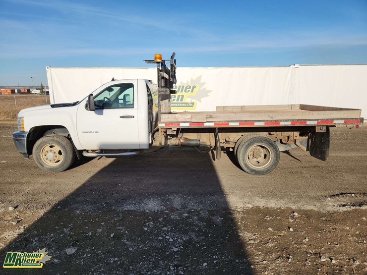 2013-chevrolet-silverado-3500hd-image-21