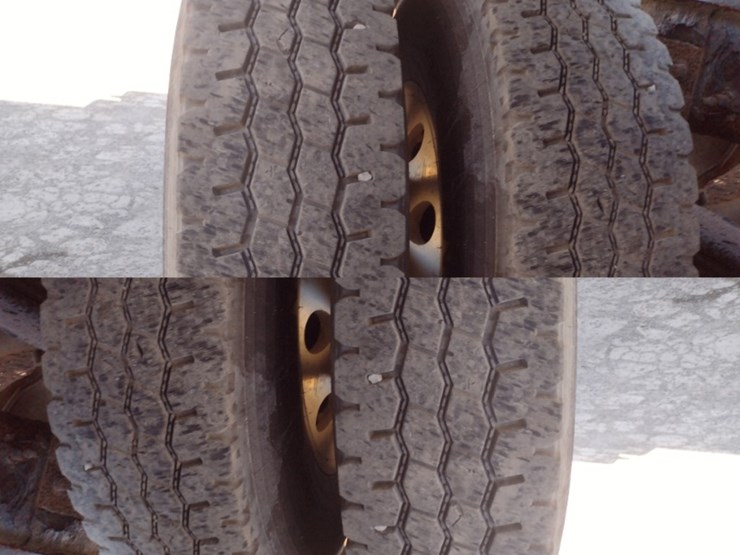 11-peterbilt-truck-tractor^title^-(qea-4044)-image-30