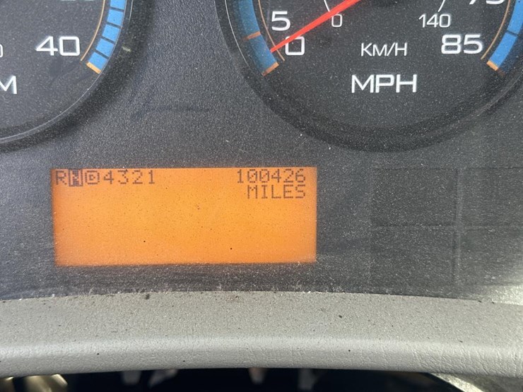 2009-international-7400-image-35