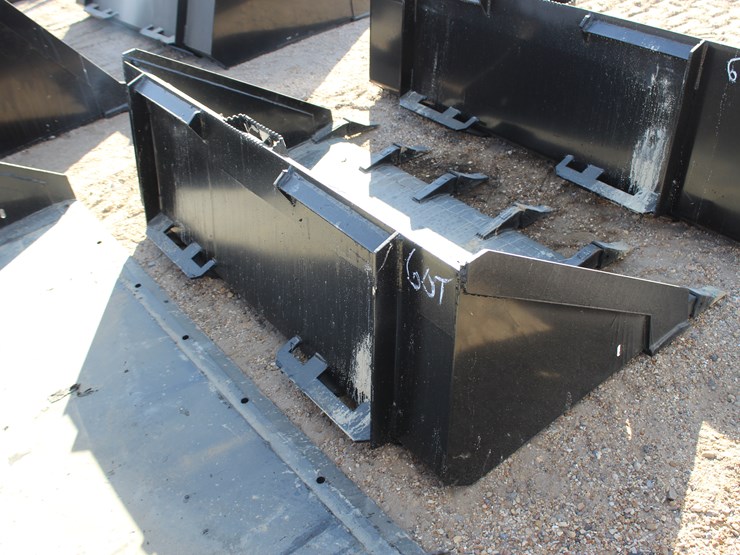 #30207-•-60in-low-profile-gp-bucket-with-teeth-image-2