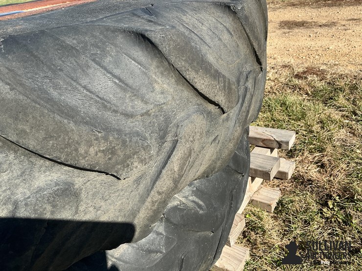 taurus-300/95r46-tires-on-8-bolt-rims-image-2