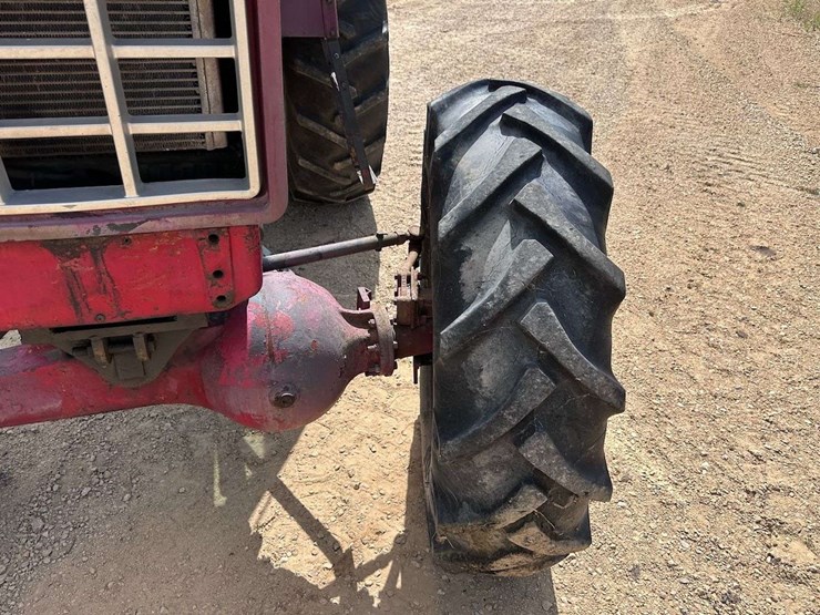 farmall-1066-hydro-image-3