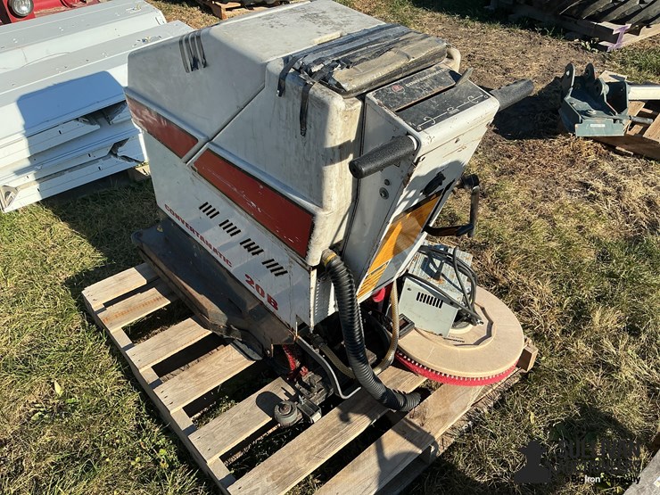 advance-convertamatic-20b-floor-cleaner-image-3