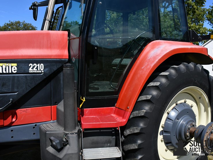 2004-buhler-versatile-2210-image-17
