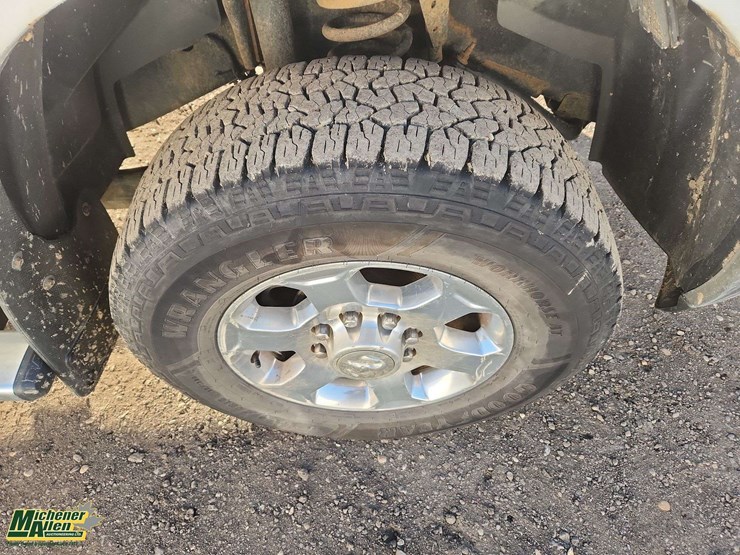 2017-dodge-2500-image-34