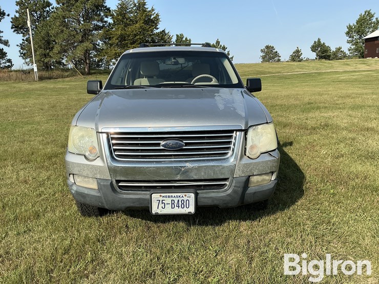 2007-ford-explorer-xlt-image-2