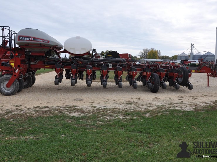 2014-case-ih-1255-image-4