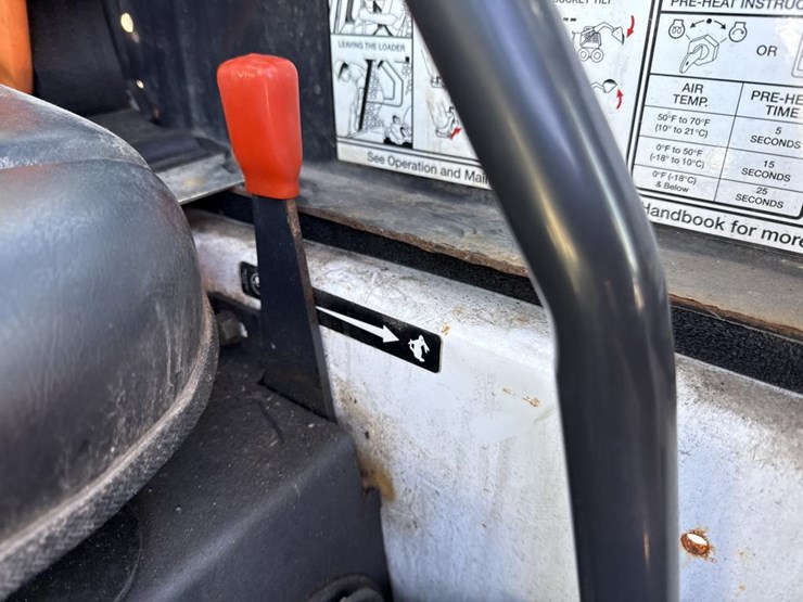 2015-bobcat-s70-image-31