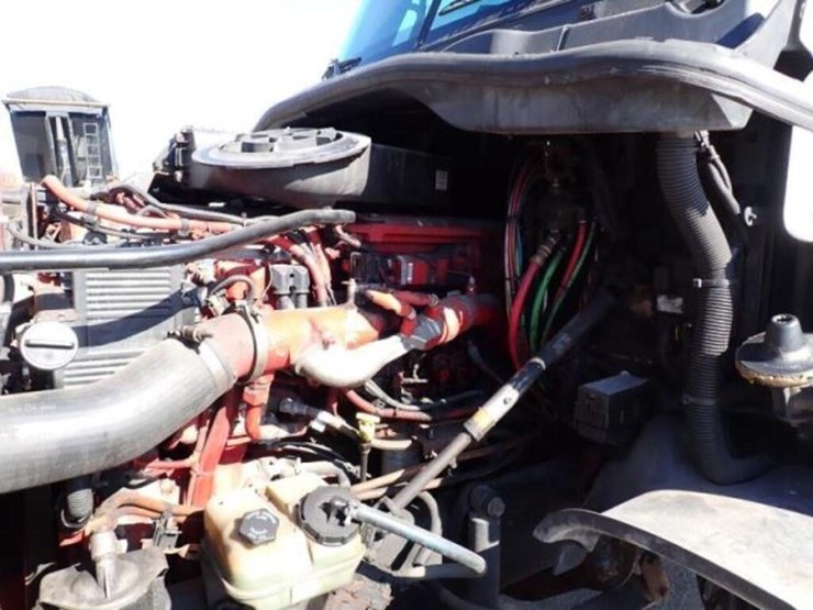 2010-freightliner-cascadia-t/a-hiway-tractor---day-image-24