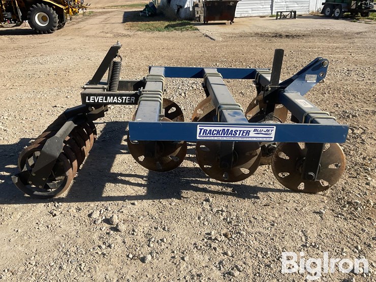 blu-jet-pivot-track-closer-image-4