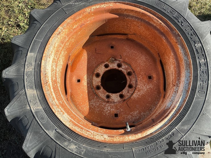 galaxy-11.2-24-tires-on-8-bolt-rims-image-3