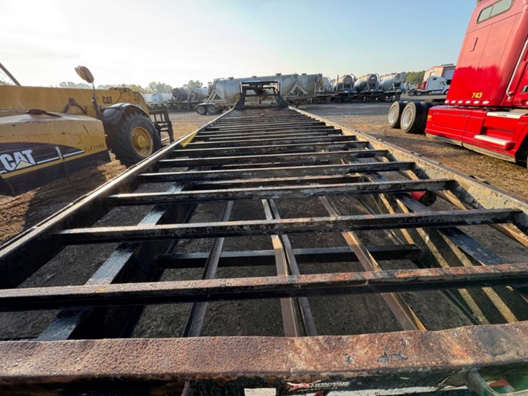 2018-pj-trailer-32ft-gooseneck-trailer-image-4