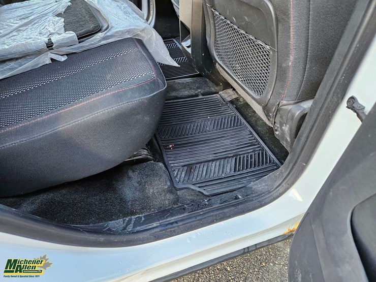 2016-chevrolet-equinox-lt-image-37