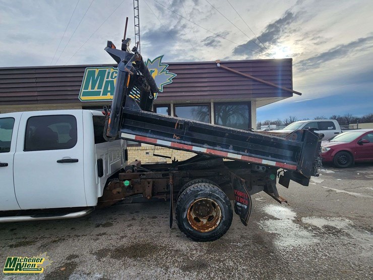 2013-chevrolet-silverado-3500hd-image-10