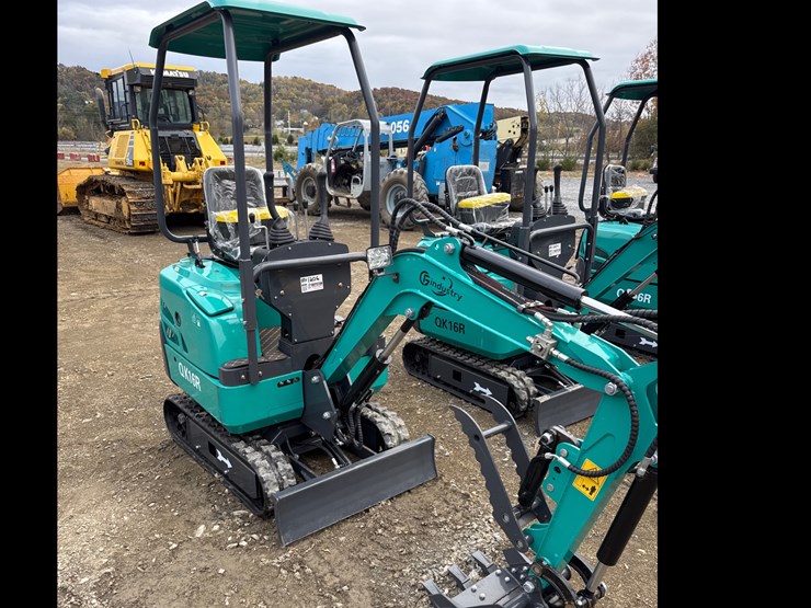 #1205-•-new-unused,-cfg-industrial-qk16r-mini-excavator-with-thumb-image-2