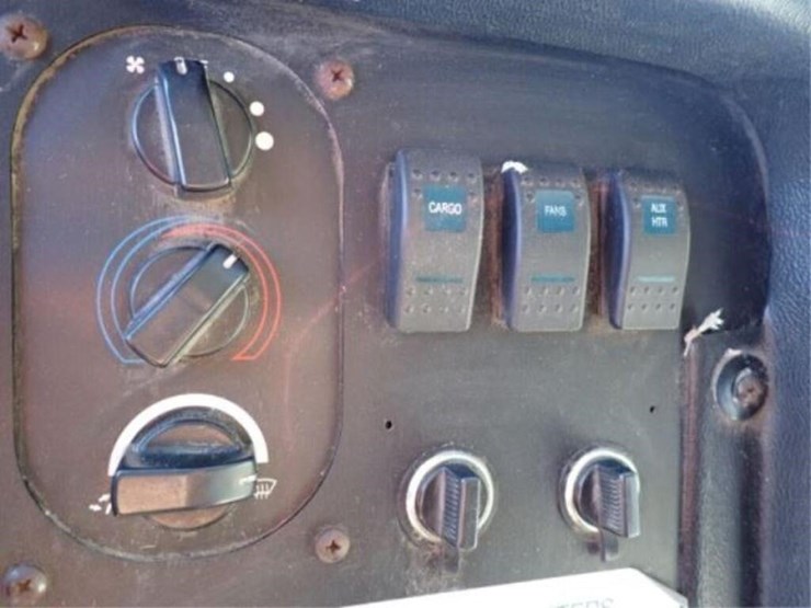 2015-freightliner-mt55-image-18