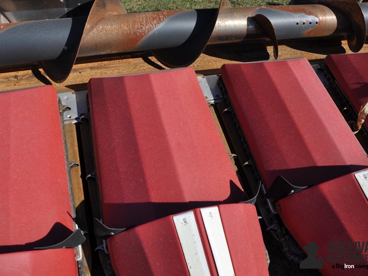 2016-drago-gt-8-30-8r30-corn-head-image-17