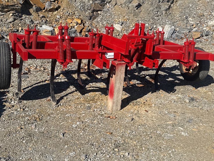 #1112-•-112-inch-nine-shank-spring-loaded-chisel-plow-image-1