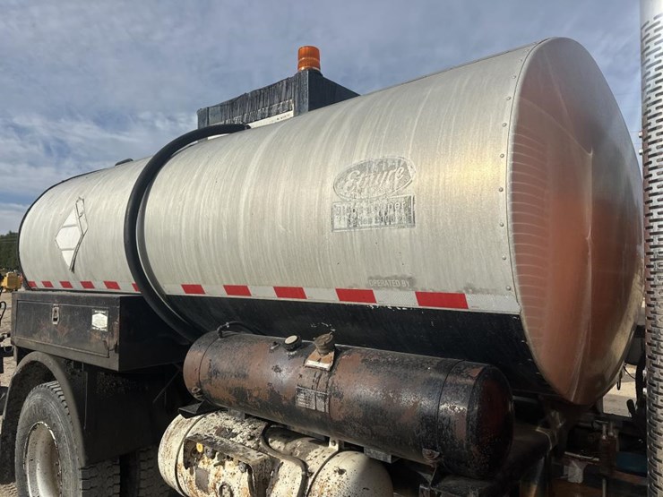 2009-international-7400-image-18